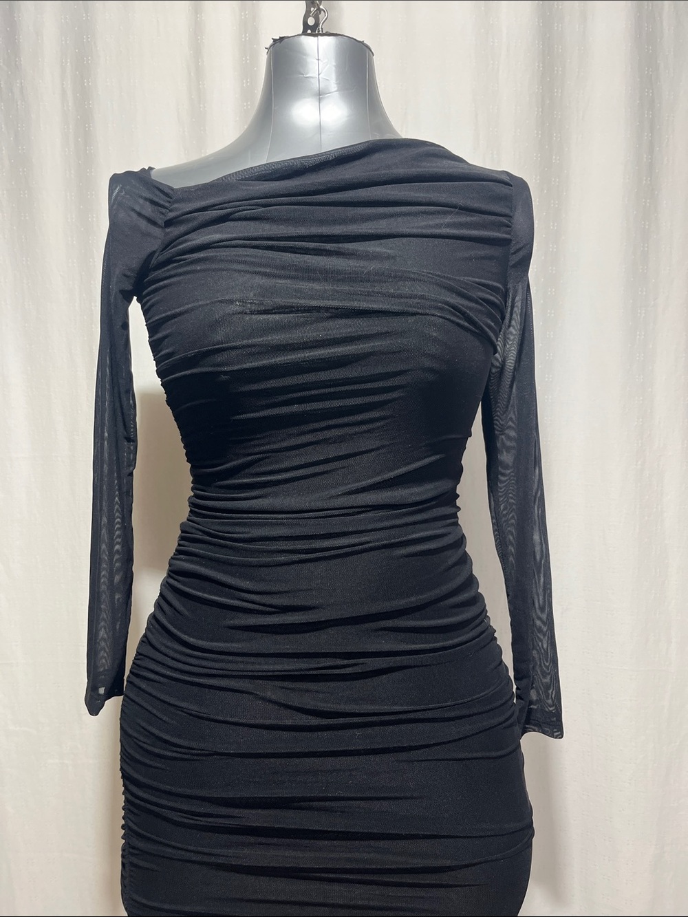 Black Ruched Long-Sleeve Sheer-Sleeve Dress. XS. 1126